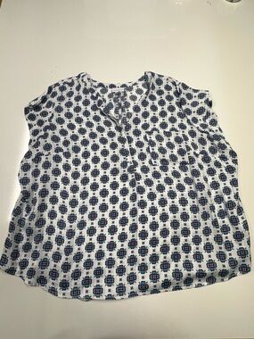 Liz Claiborne White Split-Neck Cap Sleeve Top with Blue & Pink Print